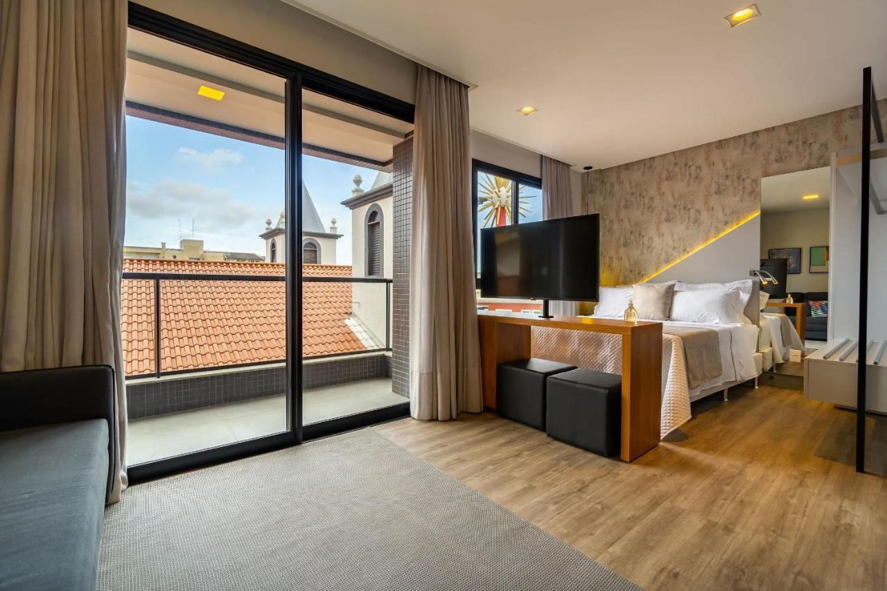 Apartment Aion Suites: Luxe Loft With Rooftop Pool Near Bombinhas